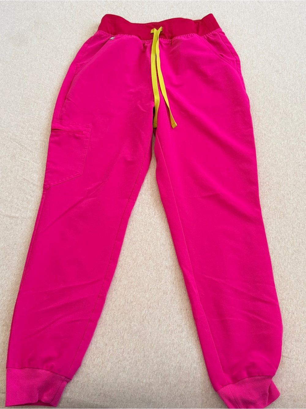 FIGS pink Jogger scrub set - Picture 5 of 6